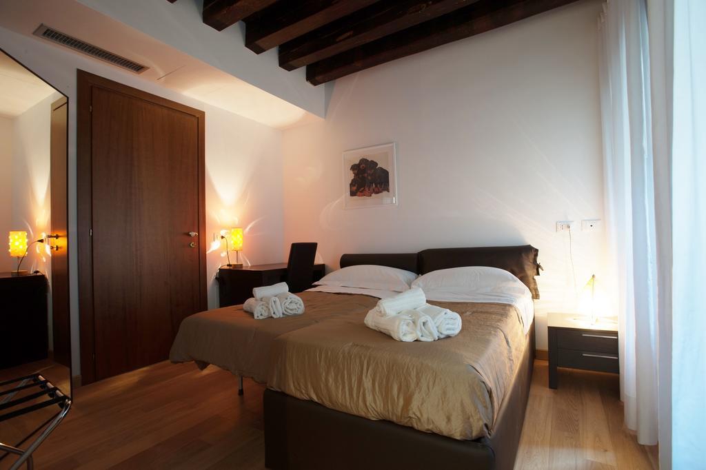 The Lion'S House Apt2 Venedig Zimmer foto