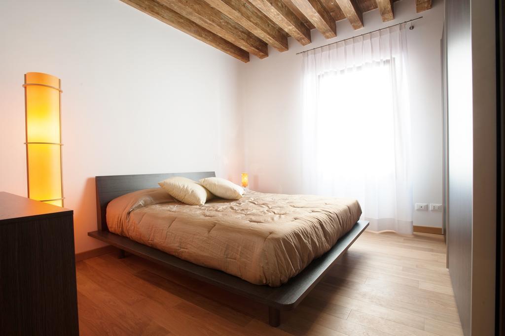 The Lion'S House Apt2 Venedig Zimmer foto