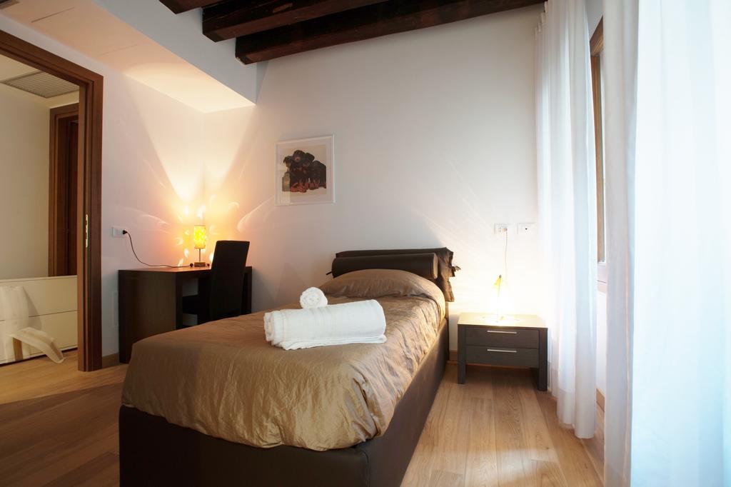 The Lion'S House Apt2 Venedig Zimmer foto